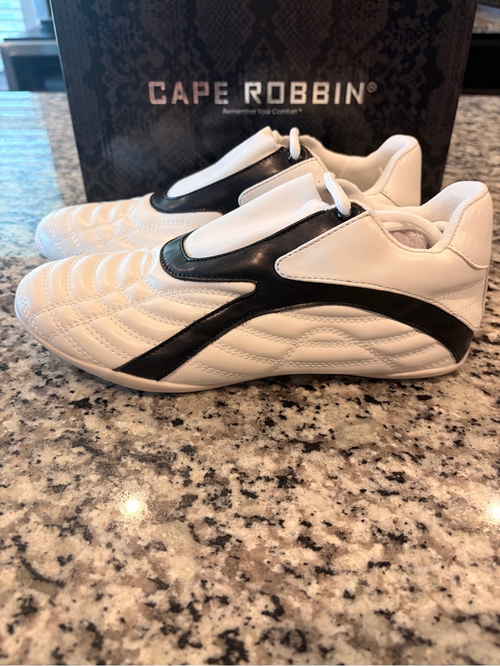NWT Cape Robbin Women’s 6 White and Black Athletic Shoes